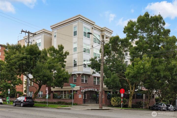 Property Photo:  530  4th Avenue W 508  WA 98119 