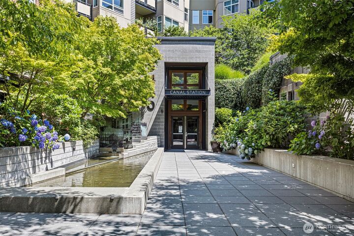 Property Photo:  5440  Leary Avenue NW 514  WA 98107 