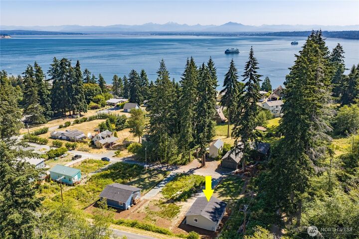 Property Photo:  6888  Helena Street  WA 98236 