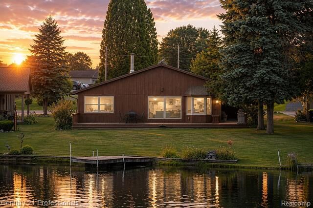 Property Photo: 3680 Kingsway Drive MI 48356