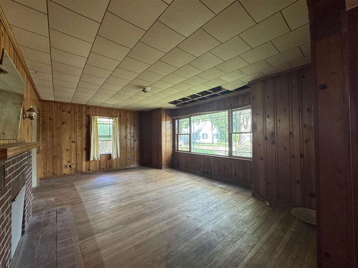 Property Photo:  1112 Berry Lane  IN 47374 