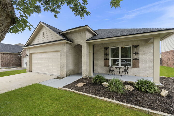 Property Photo: 168 Niemietz Cv TX 78108