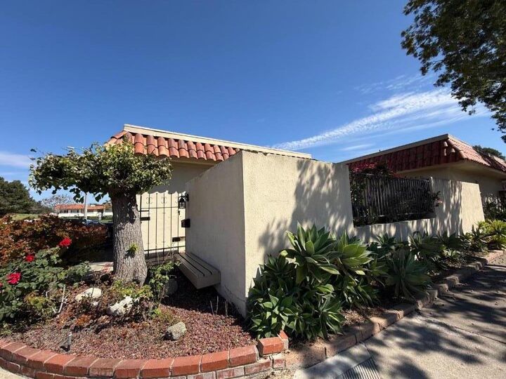 Property Photo: 2 Mayapple Way CA 92612