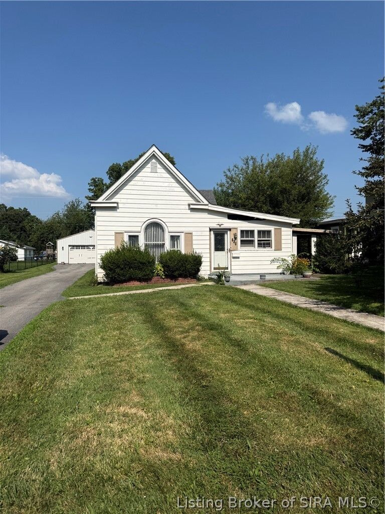 Property Photo: 605 Lincoln Boulevard IN 47172