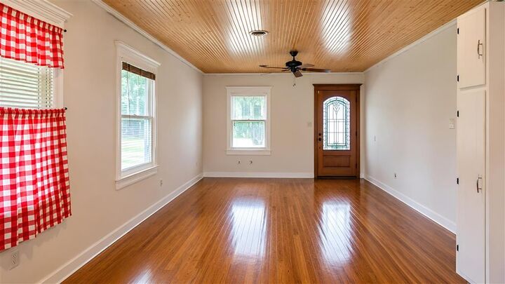 Property Photo:  423 Davis Street  LA 70546 