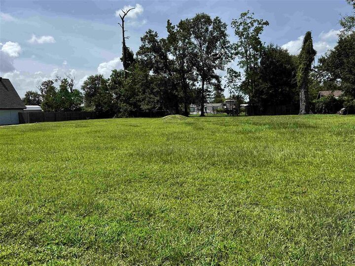 Property Photo:  2211 Division Road  LA 70663 