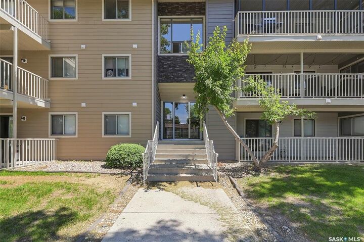 Property Photo: 1121 1A McKercher Drive 301 SK S7H 5B8
