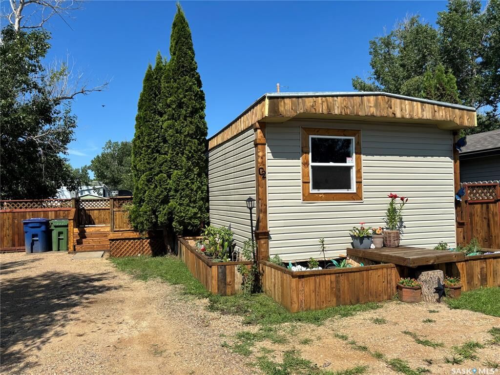 Property Photo: 1455 9th Avenue NE C2 SK S6J 1C6