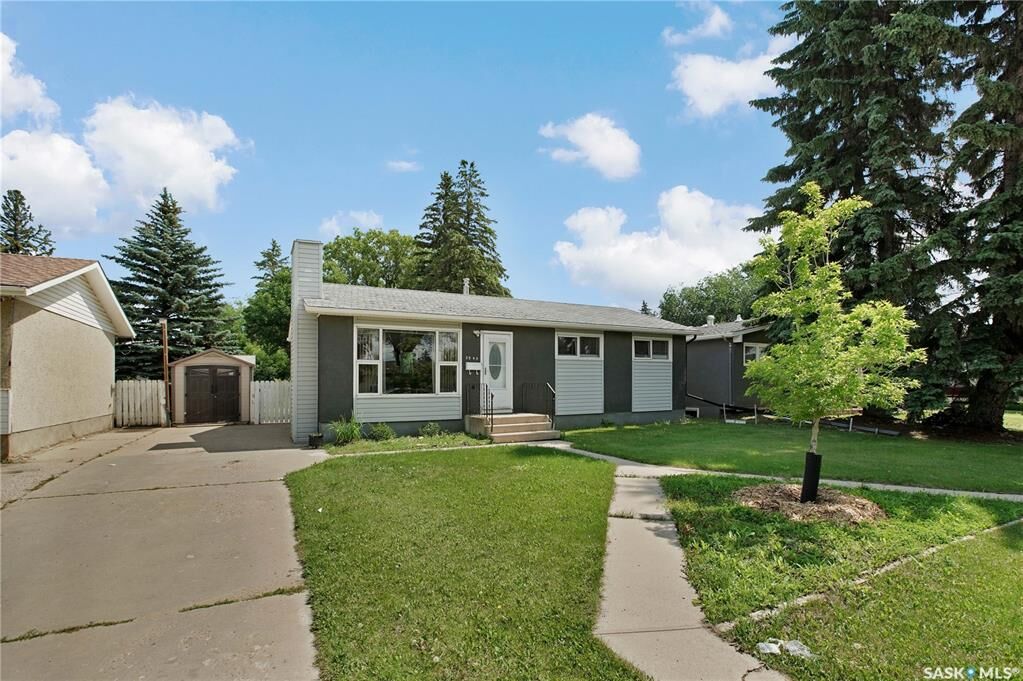 Property Photo: 2945 Preston Avenue S SK S7J 2G8