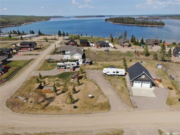 Property Photo:  702 Diamond Willow Drive  SK S0M 1A0 
