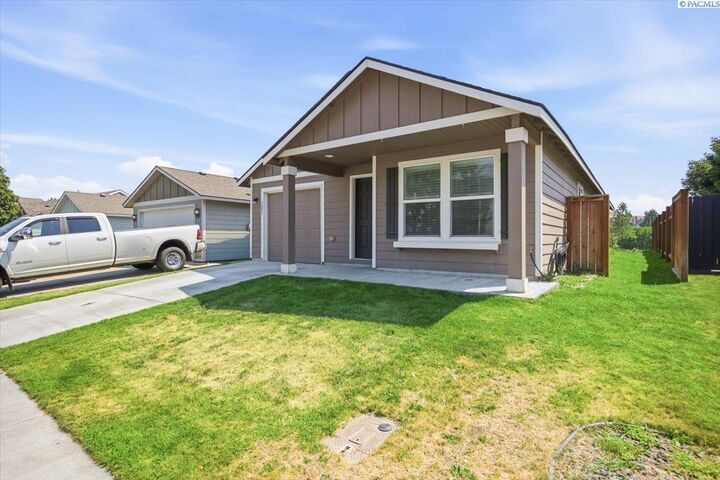 Property Photo: 7821 W 6th Ave. WA 99336