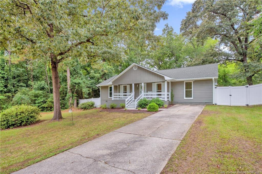 Property Photo: 162 Oakridge Avenue NC 28390