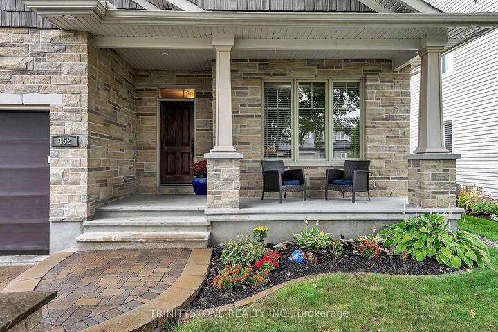 Property Photo: 452 Landswood Way ON K2S 0A4