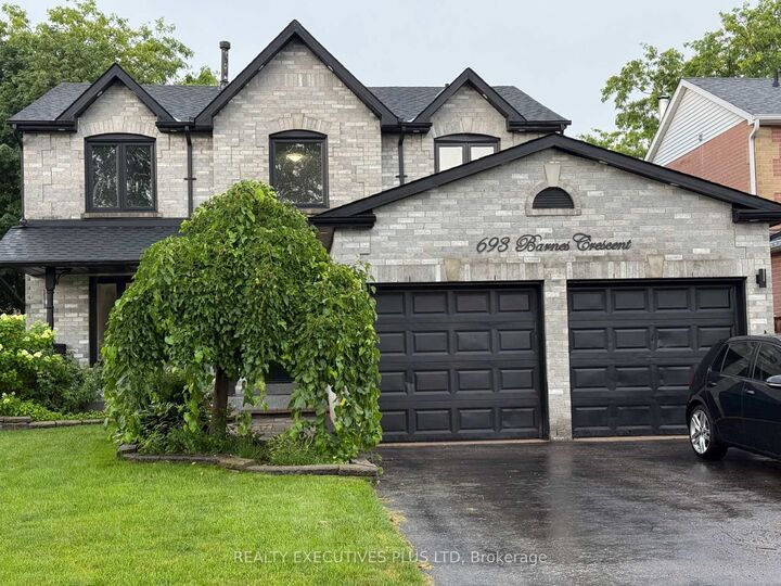 693 Barnes Crescent — photo 1
