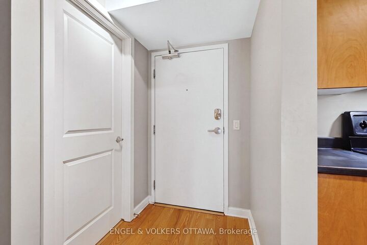 Property Photo:  138 Somerset Street W 604  ON K2P 0A3 