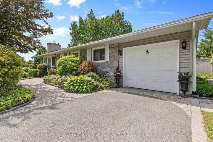 Property Photo: 3 Auburn Street ON K2H 6L7