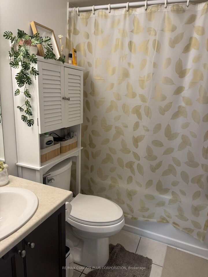 30 Grand Trunk Crescent 3712 — photo 1