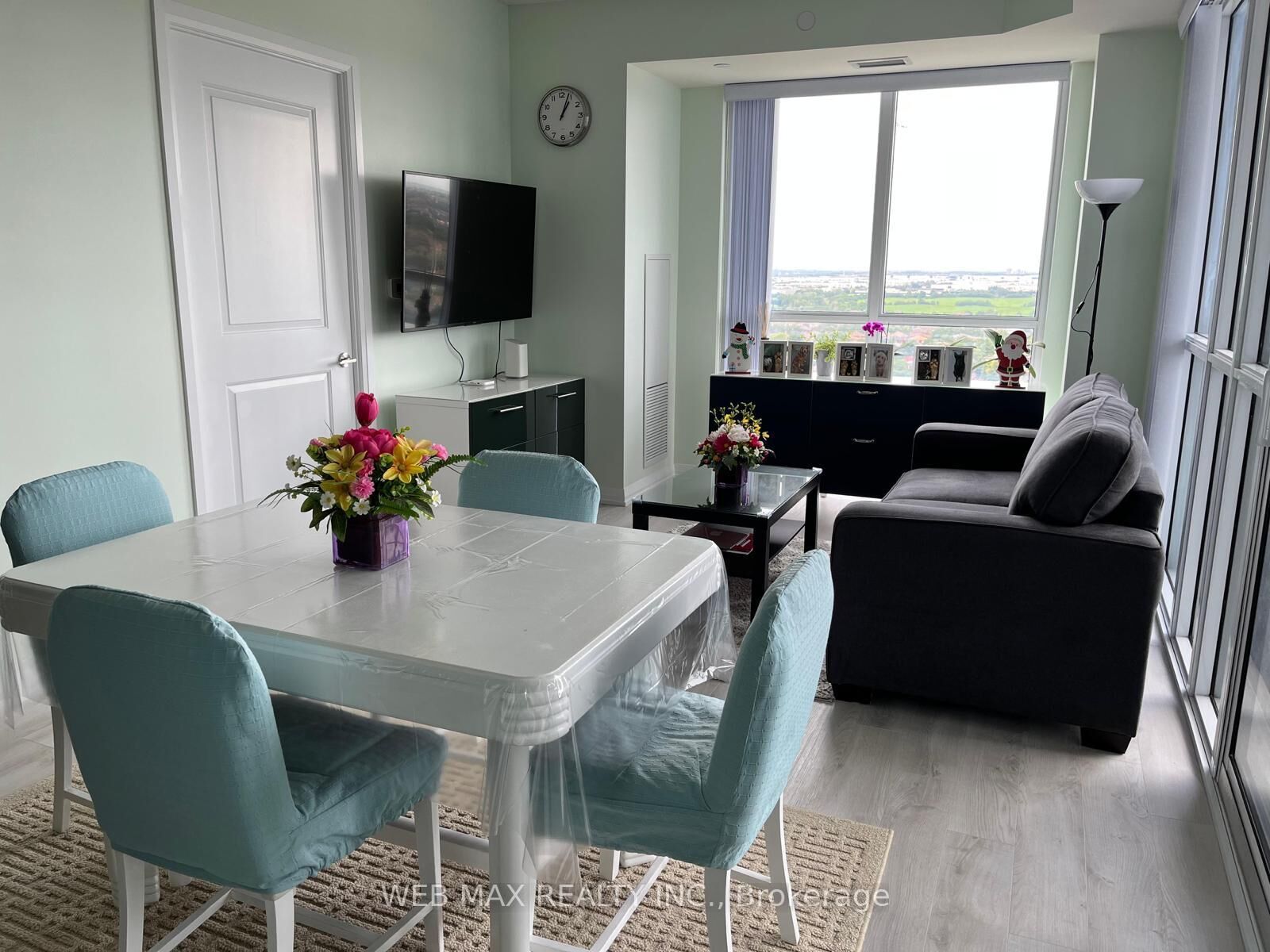 Property Photo: 65 Watergarden Drive 1409 ON L5R 0G9