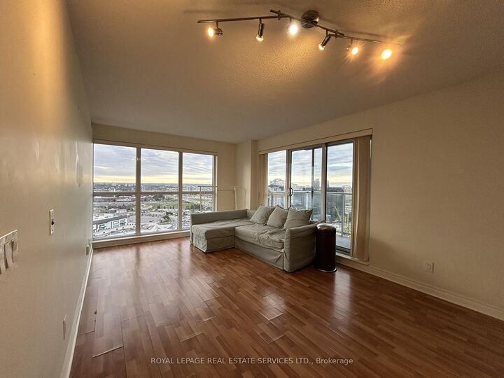 Property Photo: 70 Town Centre Court 2402 ON M1P 4Y7
