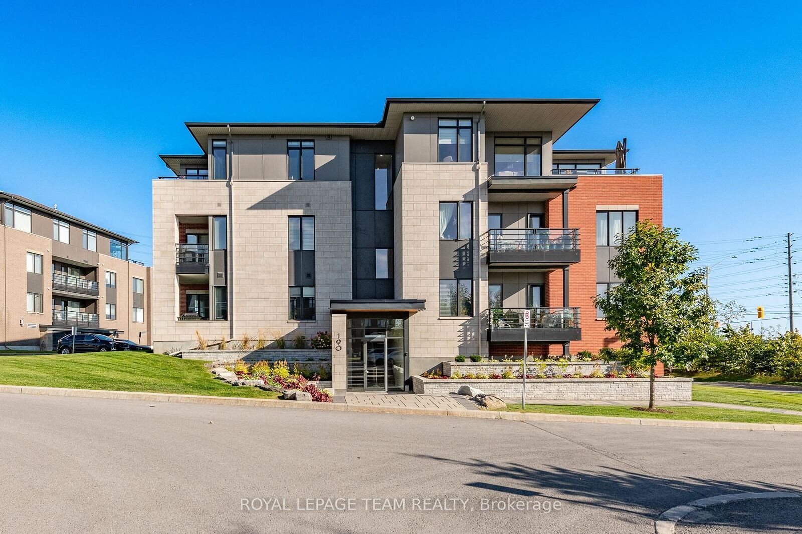 Property Photo: 190 Boundstone Way 104 ON K2T 0M9