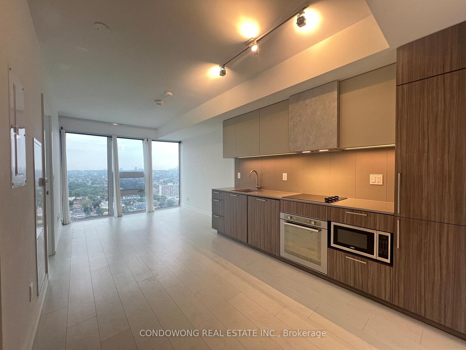 Property Photo:  19 Western Battery Road 3118  ON M6K 0E3 