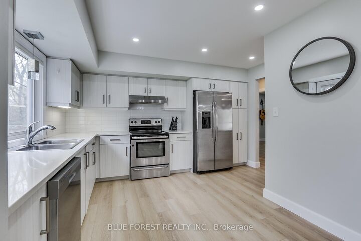 Property Photo:  42 Regency Road  ON N6H 4A8 