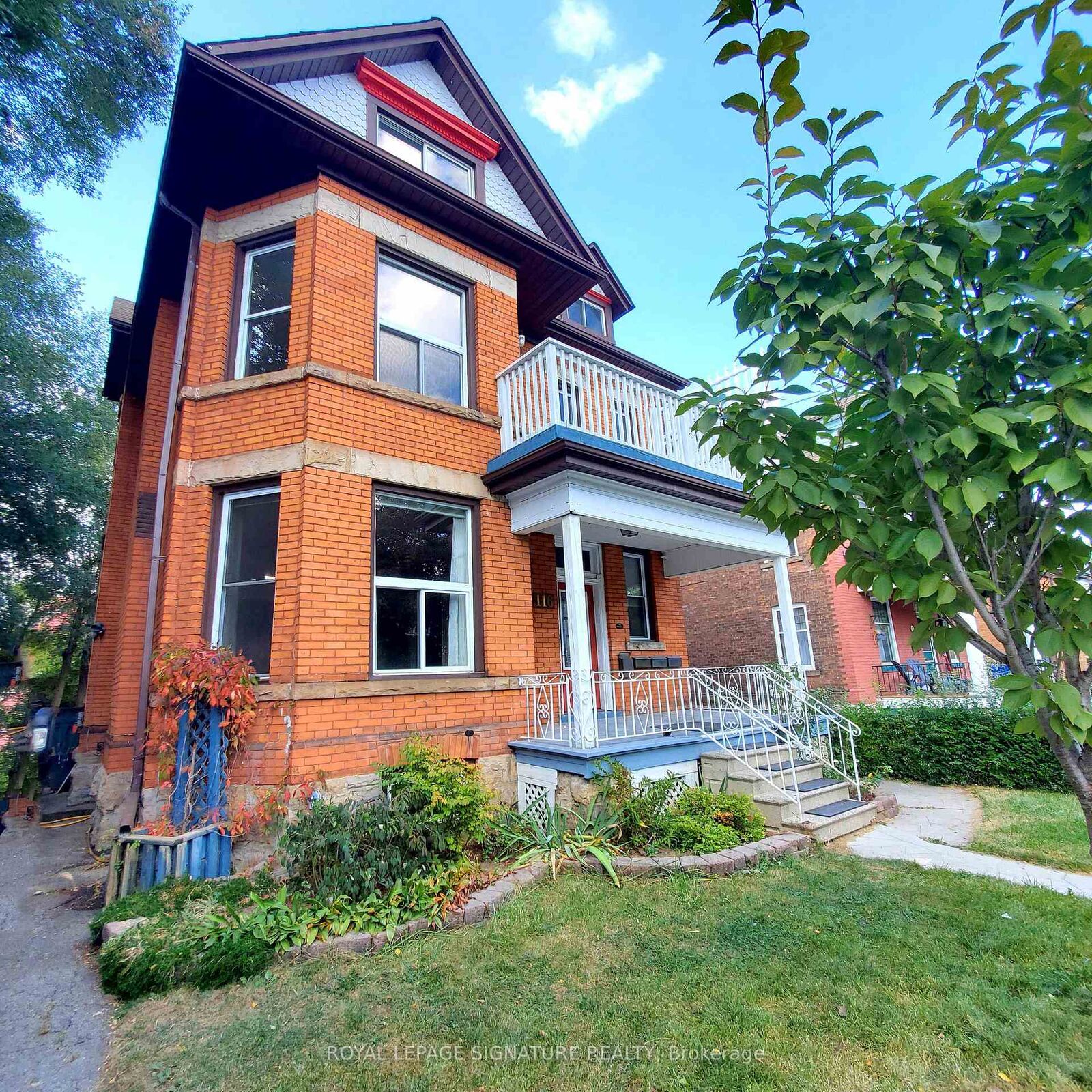 Property Photo: 116 Fairholt Road S 2 ON L8M 2T7