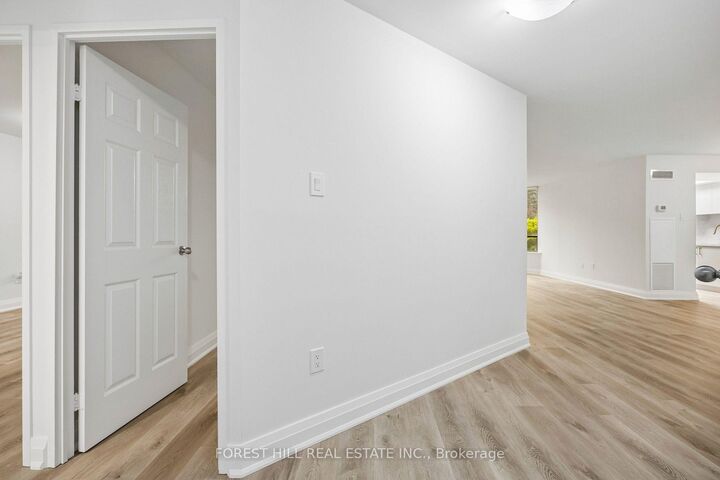 Property Photo: 7420 Bathurst Street 101 ON L4J 6X4
