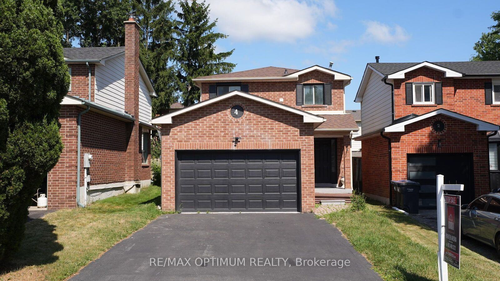 Property Photo: 4 Lawnview Court ON L7G 1T4