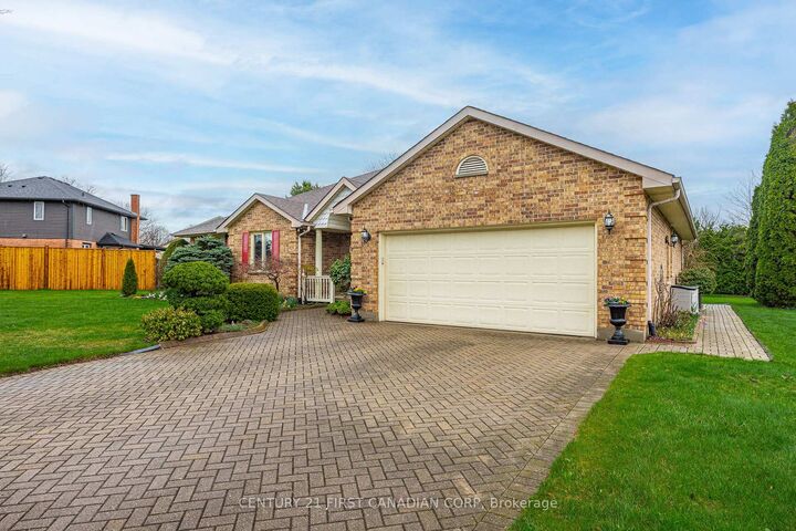 Property Photo: 7069 Diane Crescent ON N6P 1G2