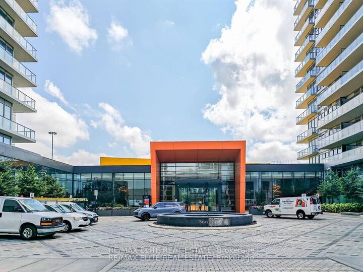 Property Photo: 95 McMahon Drive 907 ON M2K 0E4