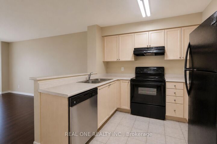 Property Photo: 2545 Erin Centre Boulevard 1605 ON L5M 6Z9