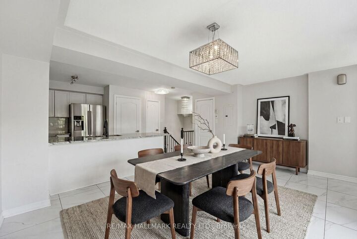 Property Photo: 3250 Bentley Drive 17 ON L5M 0P7