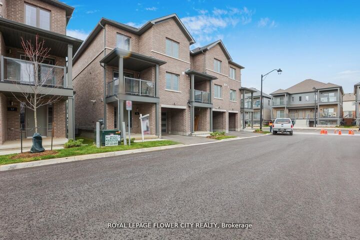 Property Photo: 205 West Oak Trail 16 ON N2R 1R4