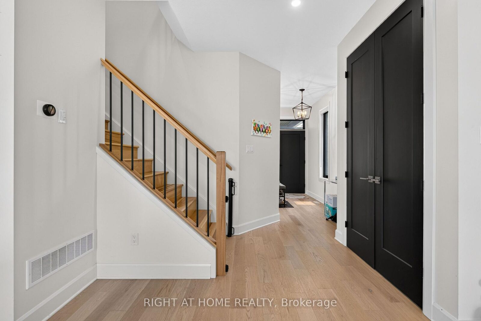 Property Photo: 981 Upperpoint Avenue ON N6K 0L1