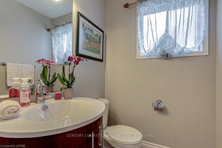 Property Photo: 91 Meadowridge Road ON N6H 5E6