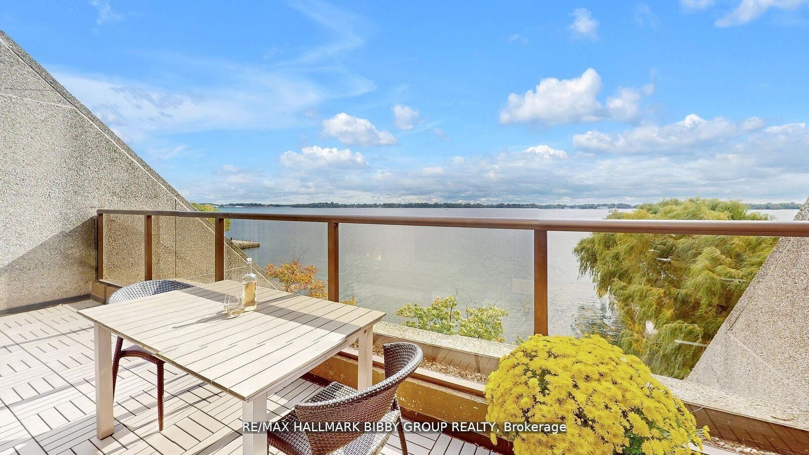 Property Photo: 99 Harbour Square 613 ON M5J 2H2