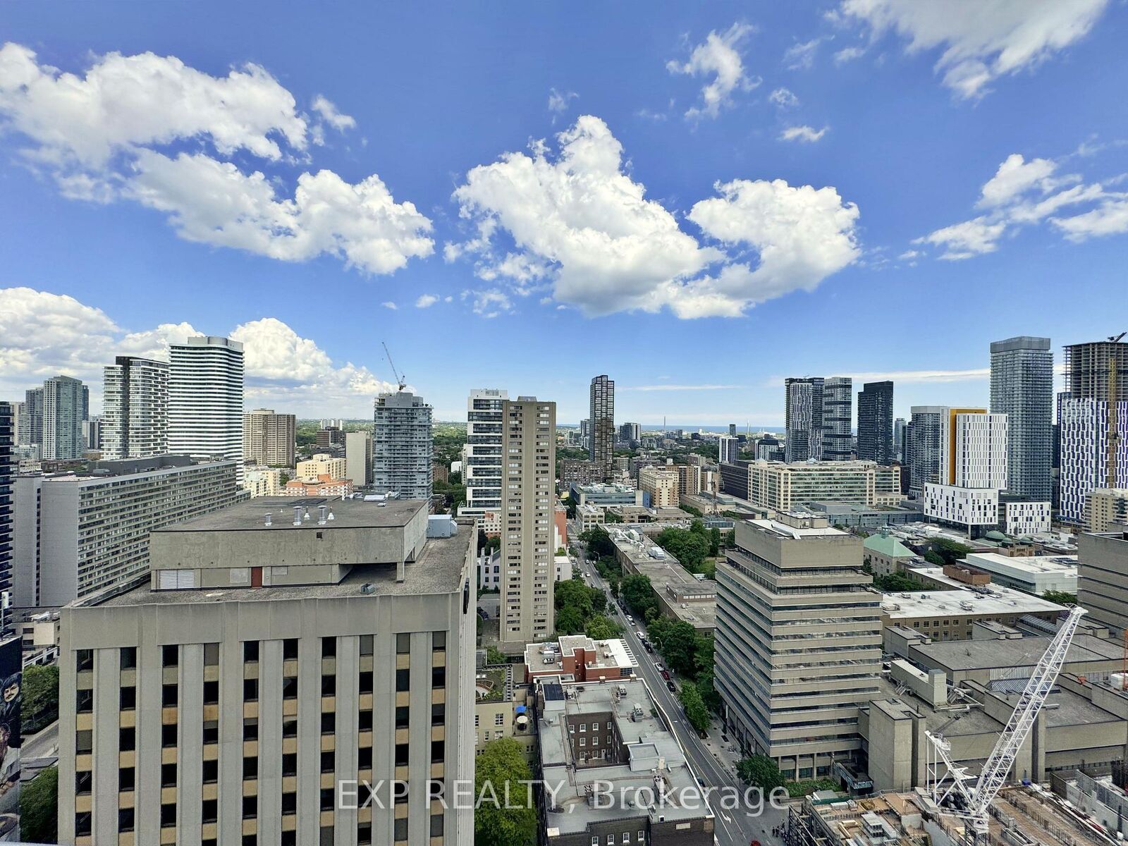 Photo de la propriété: 386 Yonge Street 2705 ON M5B 0A5
