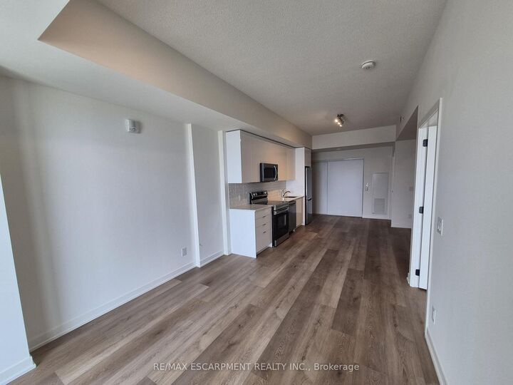 Property Photo: 33 Erie Avenue 1603 ON N3S 0K7