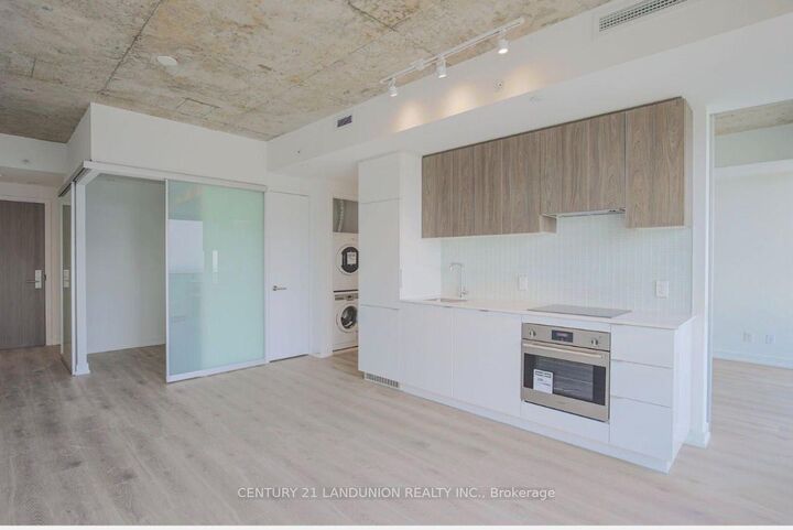 Property Photo: 161 Roehampton Avenue 2802 ON M4P 0C8