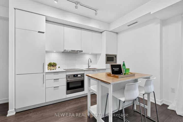 Property Photo: 7 Golden Avenue N433 ON M6R 2J3
