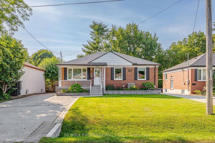 Property Photo: 580 Exbury Crescent ON L5G 2P4