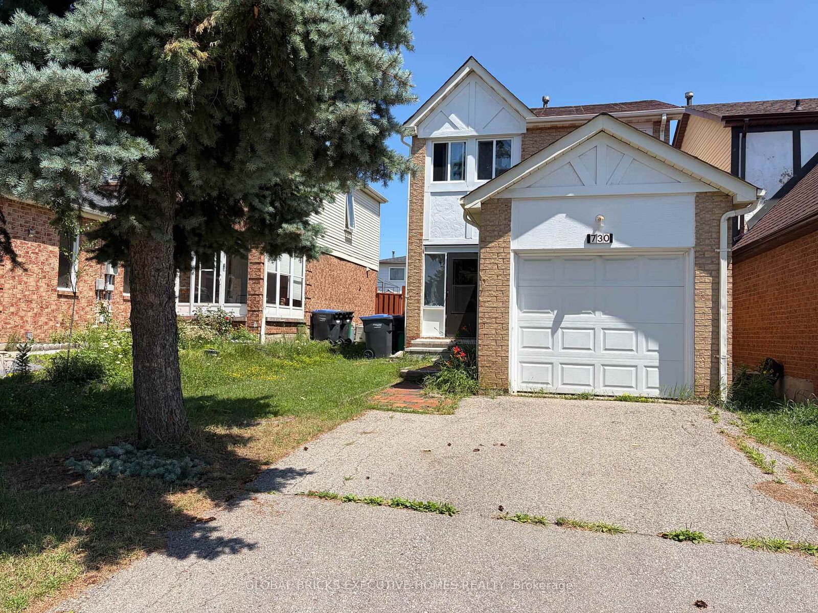 Property Photo: 730 Queensbridge Drive ON L5C 3X2