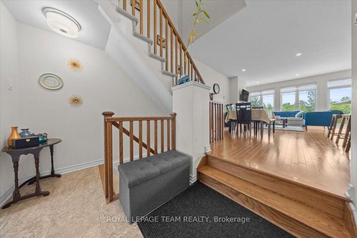 Property Photo: 552 Jackdaw Avenue ON K2J 6N1