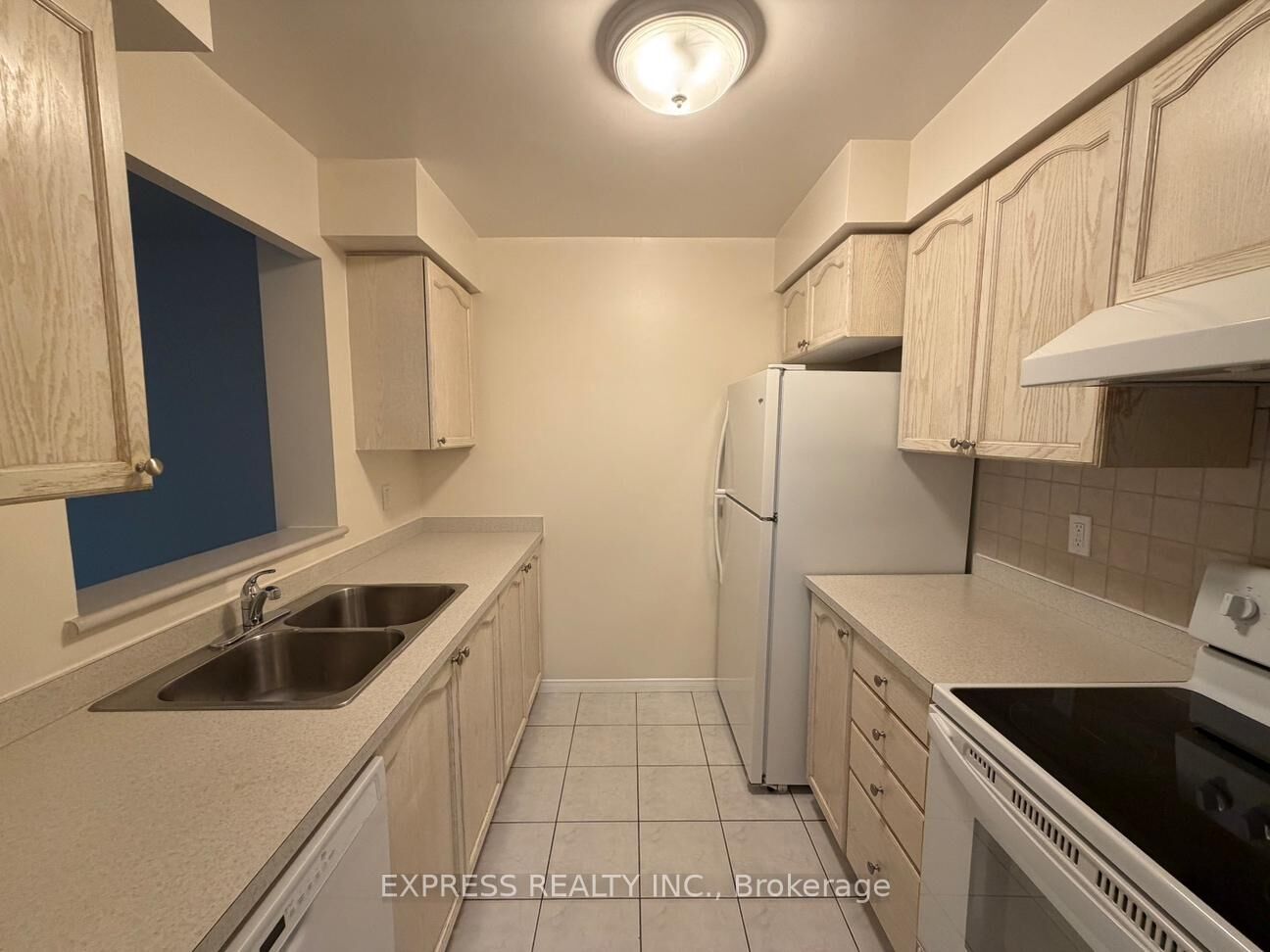 Property Photo: 29 Pemberton Avenue 1005 ON M2M 4L5