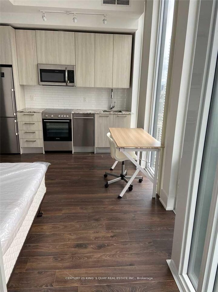 Property Photo: 28 Wellesley Street E 3701 ON M4Y 1G3