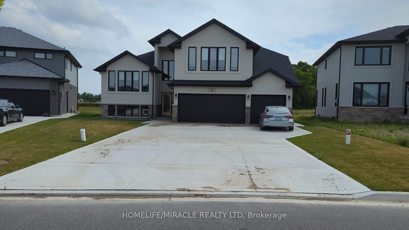 Property Photo: 41 Kingsbridge Drive ON N9V 4A4