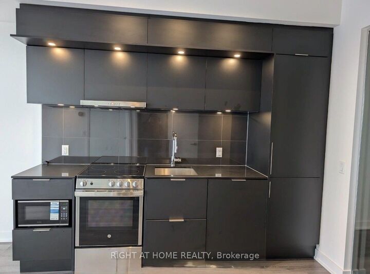 Property Photo: 448 Burnhamthorpe Road 2312 ON L5B 0R4