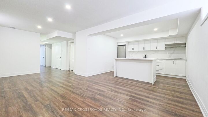 Property Photo: 186 Driscoll Road Lower ON L4C 4H7
