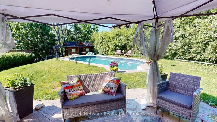 Property Photo: 2504 Idyllwood Crescent ON K9L 1Y9